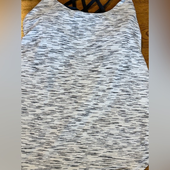 Lululemon🍋 Free To Be Serene Tank Tiger Space Dye Black White/Deep Coal Size 8 - Picture 6 of 13